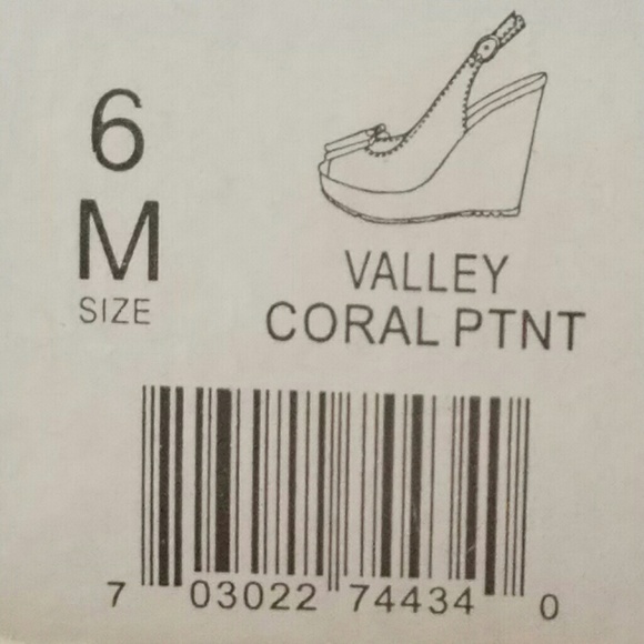Coral (color of the season)Patent wedges!!NEW sz 6 - Picture 4 of 4
