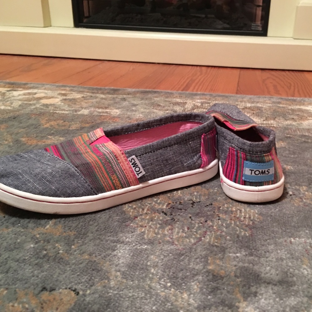 Toms size 3 children's multicolor slip-ons