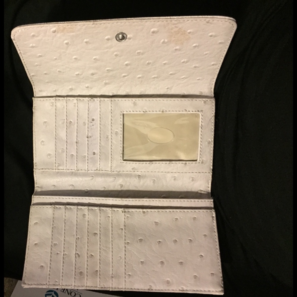 Guess Wallet - Picture 3 of 3