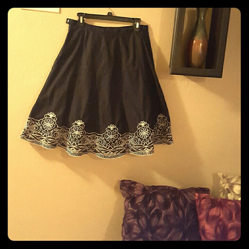 Embroidered 100% cotton skirt