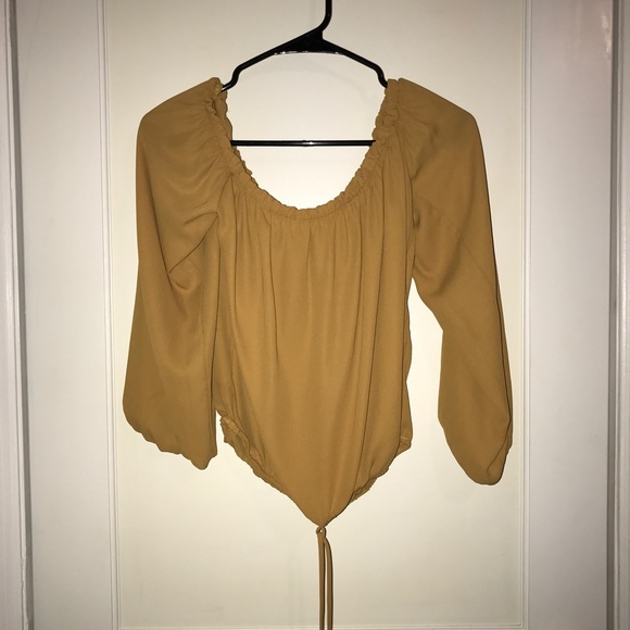 Fashion Nova Tops - 🌼 Crop top off the shoulder 🌼