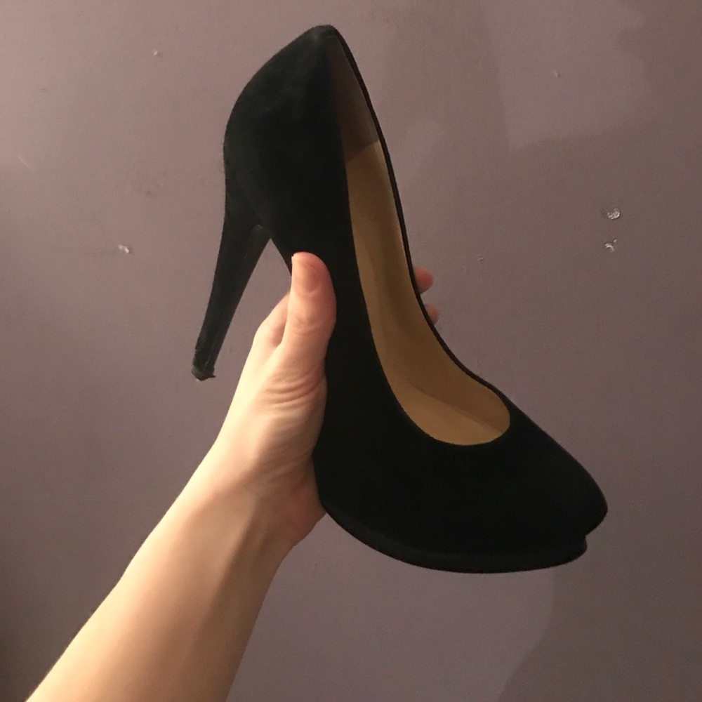 Guess suede platform pumps