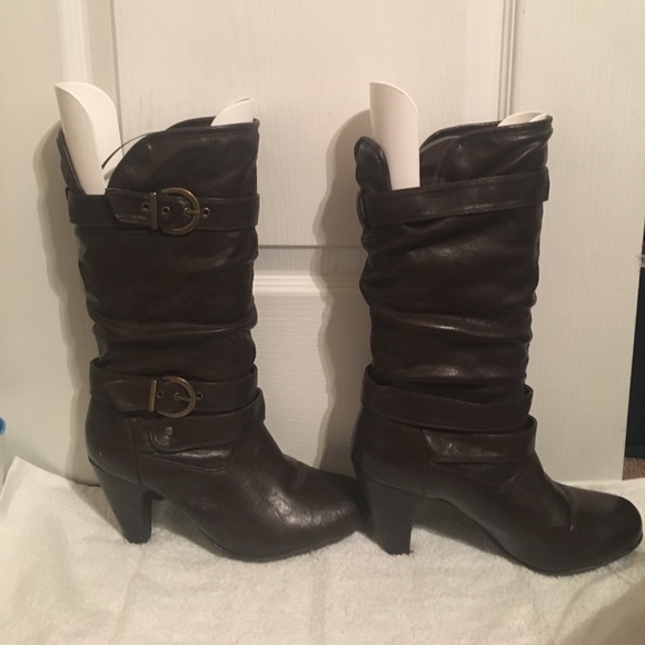 Chocolate brown buckled heeled boots - Picture 2 of 2