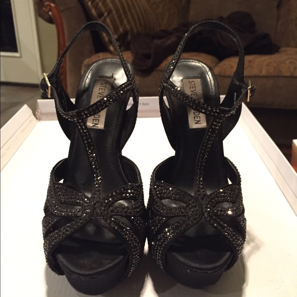Steve Madden bedazzled black pumps