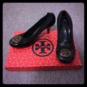 Tory burch caroline mid heel flex pumps
