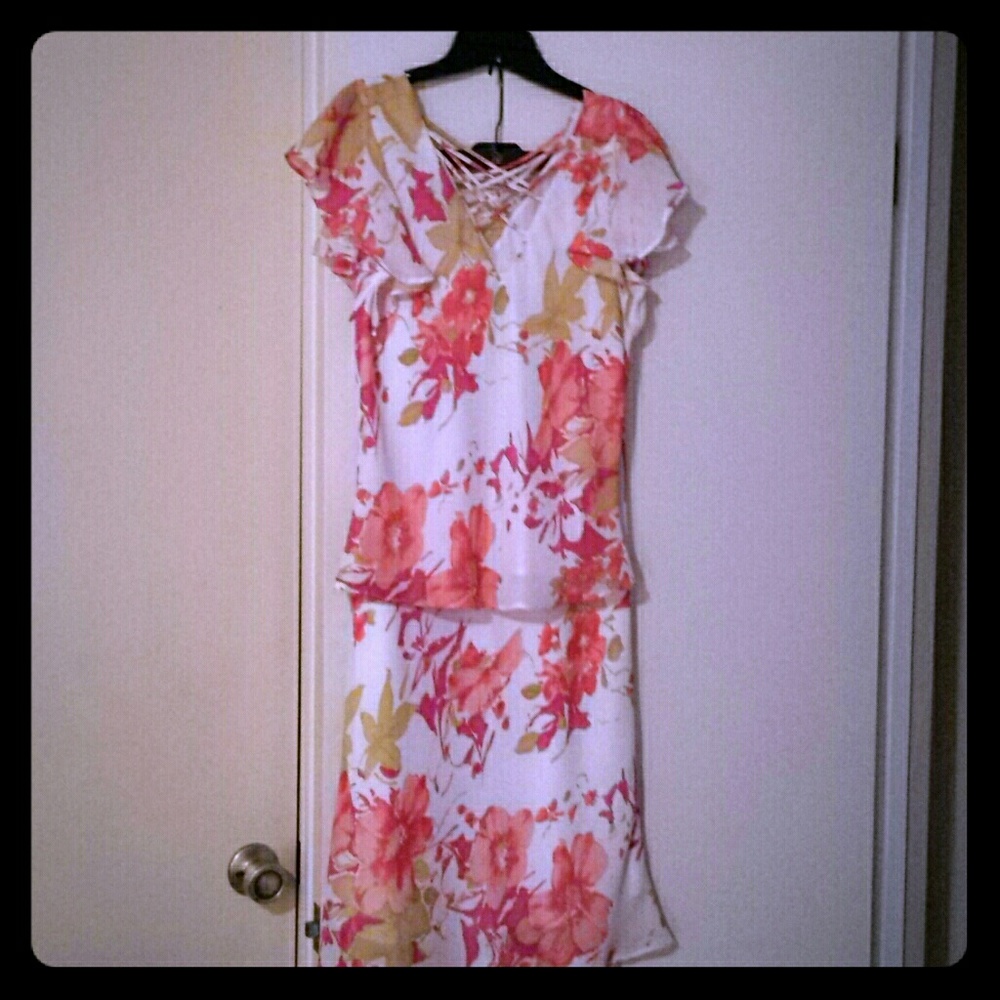 Women's skirt and blouse set. Studio 1
