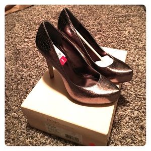 BCBG Pumps - Size 8 New with tags