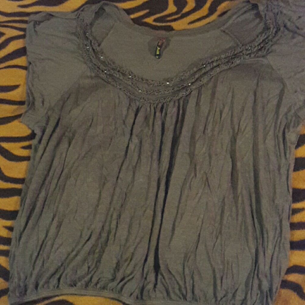 Cute gray 2X top
