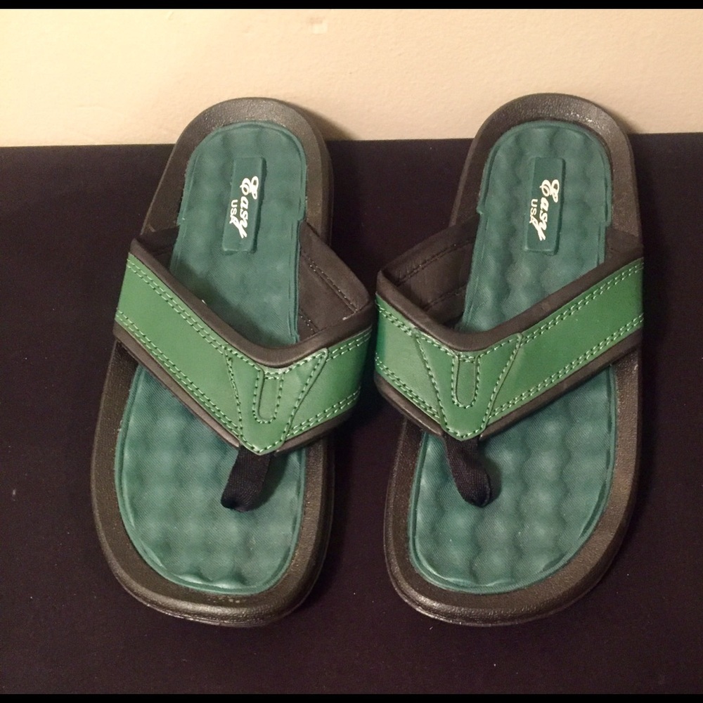 New Green leather Thong Style Size 9 Flip Flops.