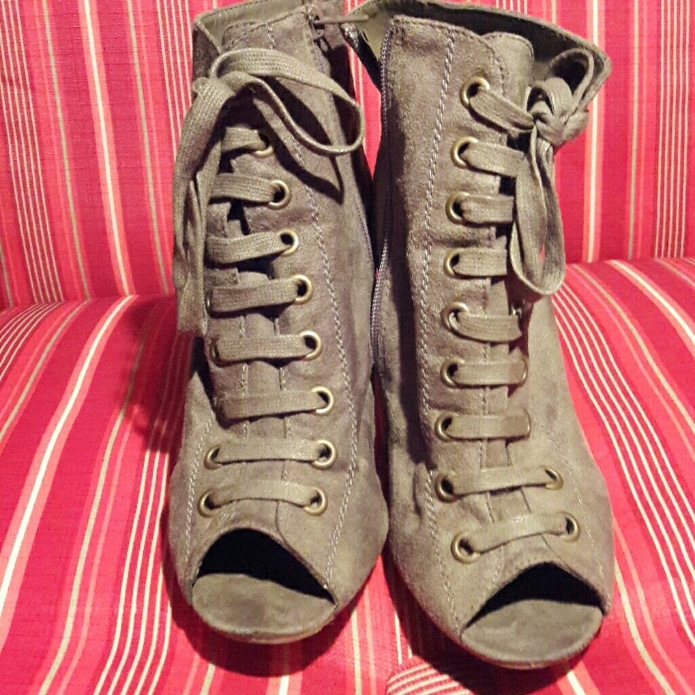 ***PRICE DROP*** Fioni Taupe Suede Open Toe Boots