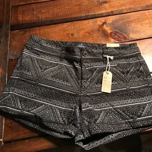 American Eagle Midi Low Rise Shorts Size 8