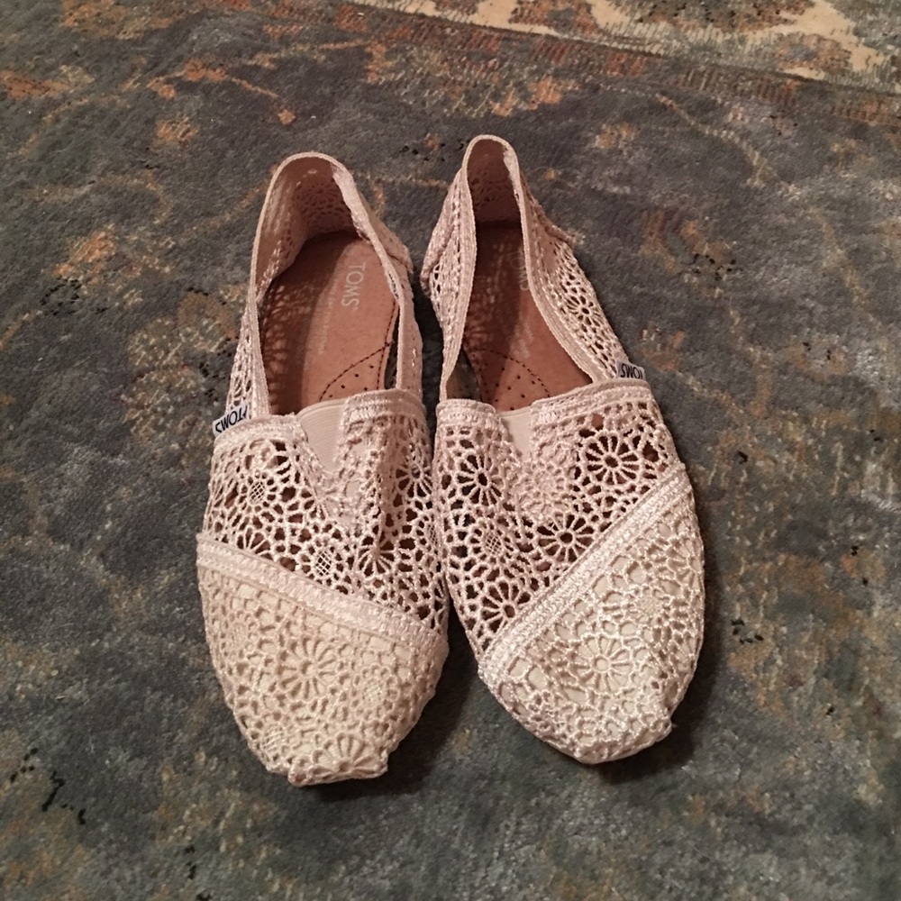 Size 5 Toms never worn