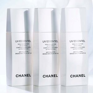 Chanel UV essentiel SPF20