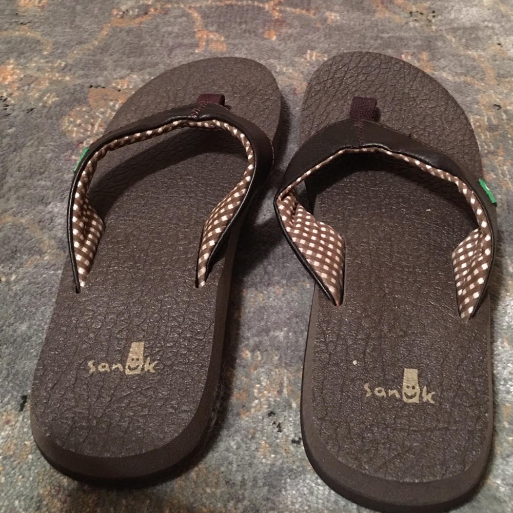 Size 5 Sanuk flip flops. NWOT