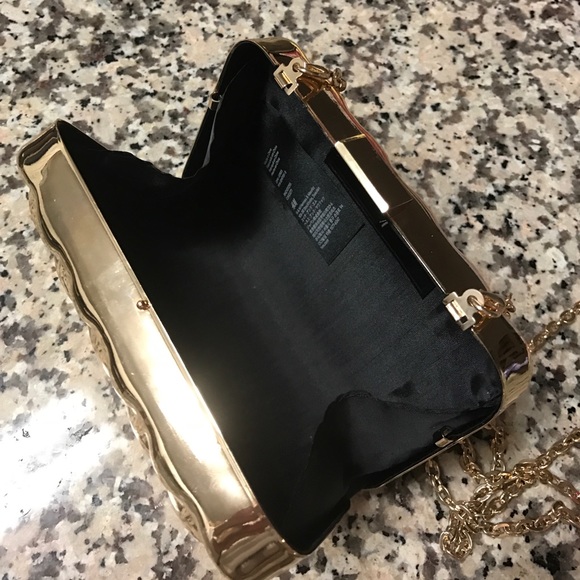 🌺GOLD CLUTCH - Picture 2 of 3