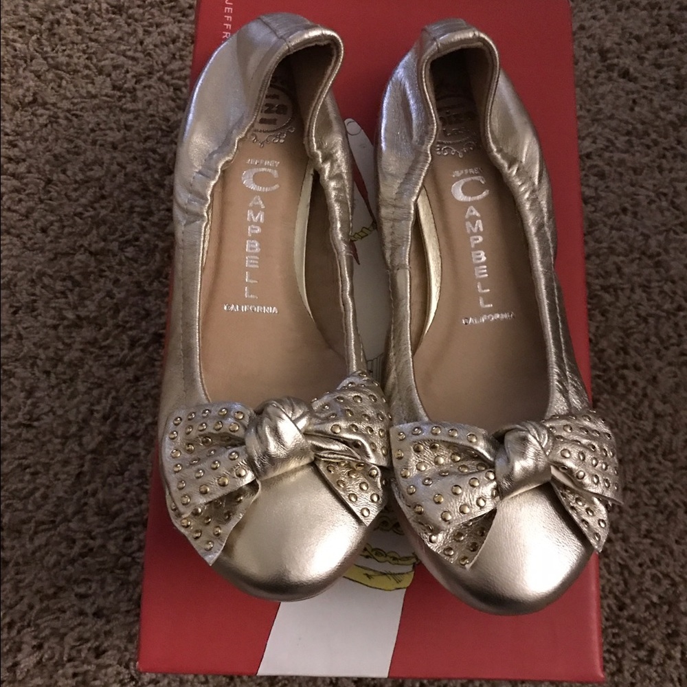 NEVER WORN Gold flats with gold studded bows