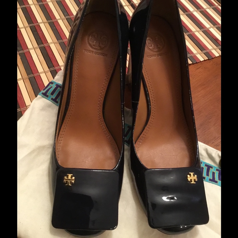 EUC Tory Burch heel leather upper and leather sole
