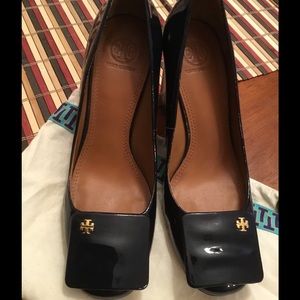 EUC Tory Burch heel leather upper and leather sole