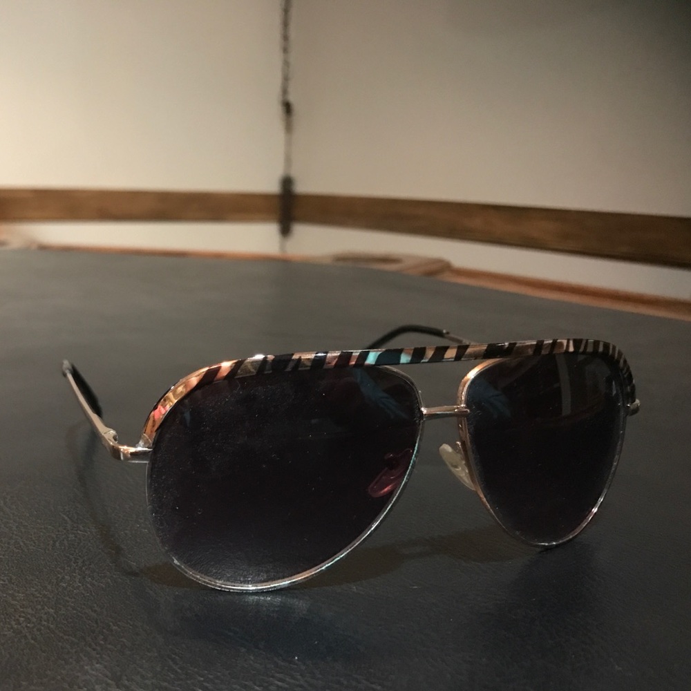 Aviator style sunglasses