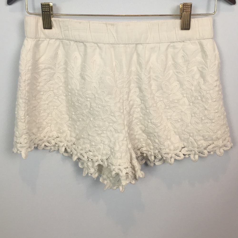 zara trafaluc cream crochet floral shorts