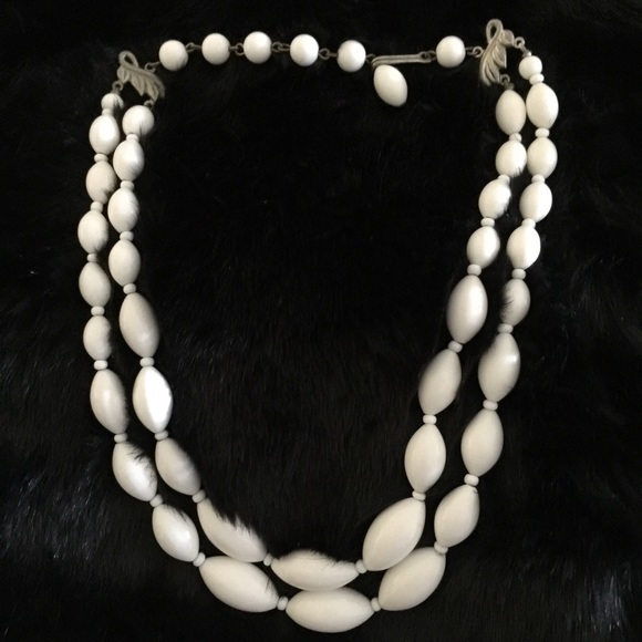 VINTAGE 1960 beads double string Vintage clasp - Picture 1 of 2