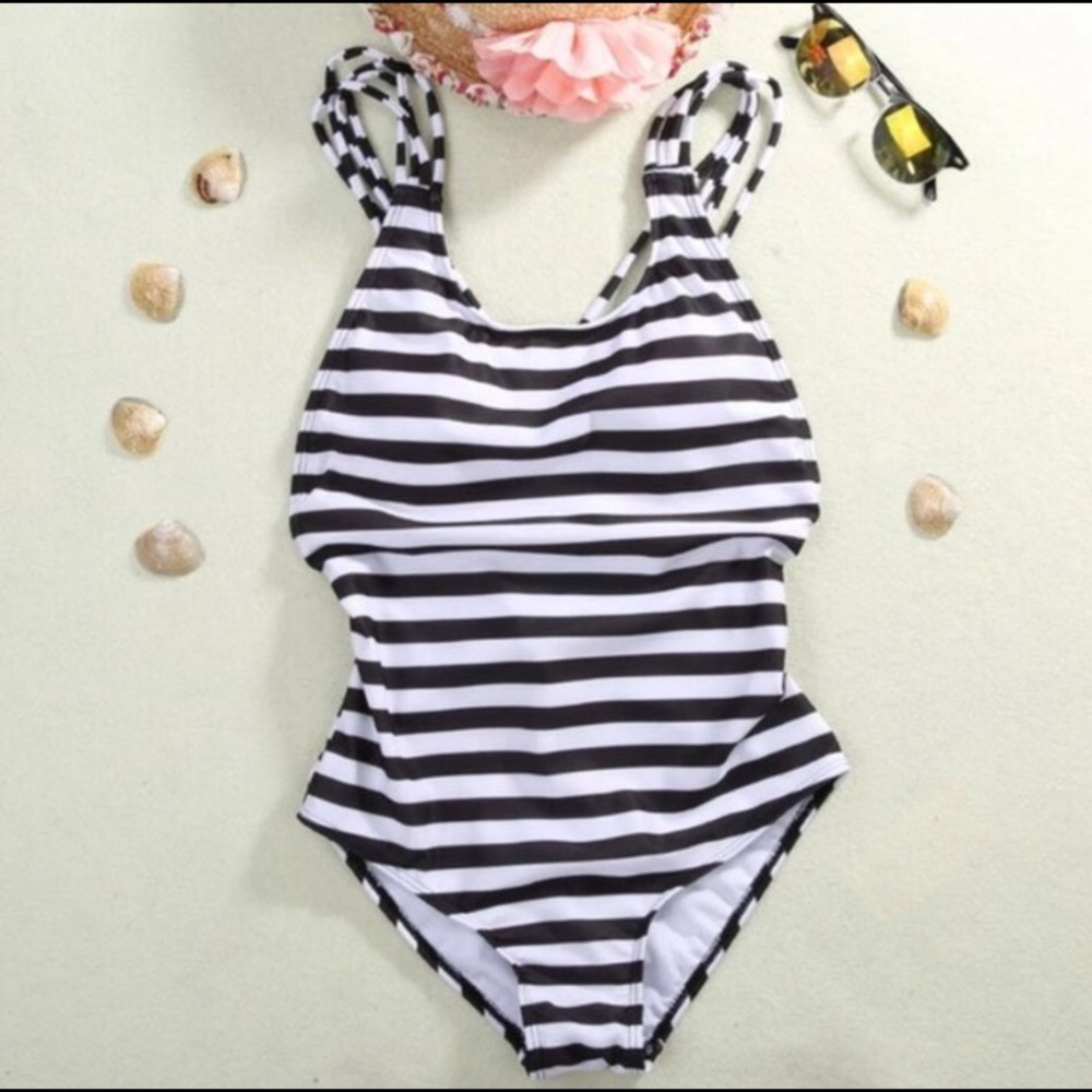 One-piece bathing suit
