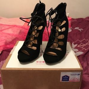 Sexy heels from Lola Shoetique!
