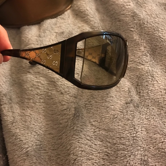 Gucci sunglasses -Authentic - Picture 4 of 7