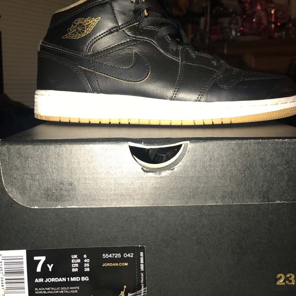 Air Jordan 1 Mid BG