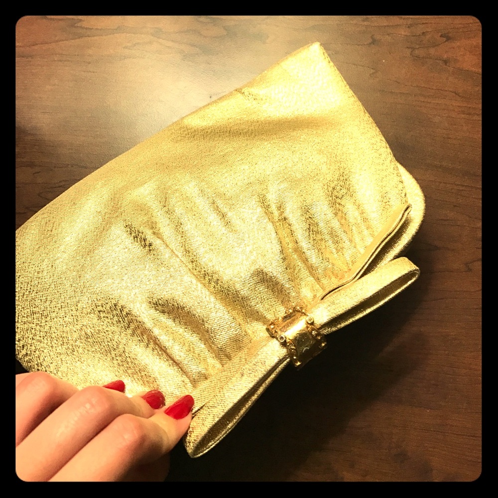 After five 50s hand purse