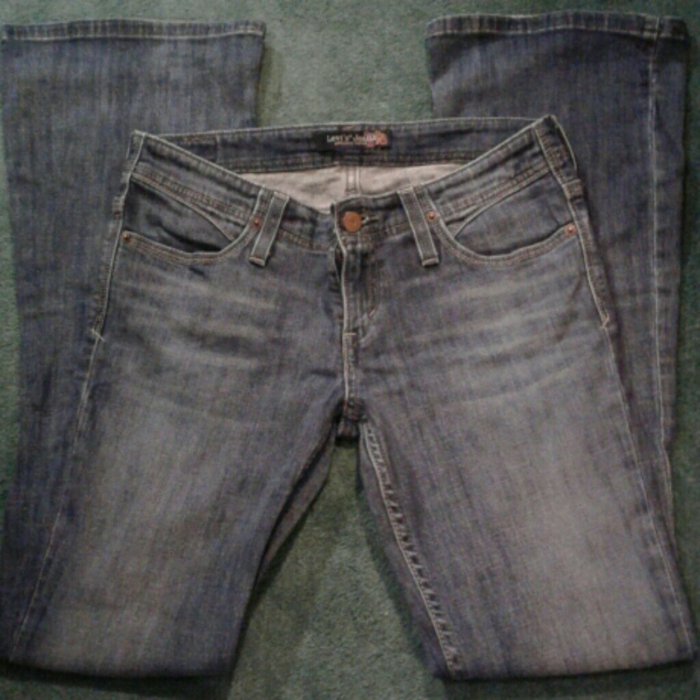 Levi' s Jeans size 7 M🍀