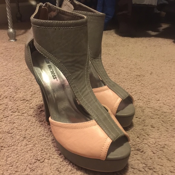 Colorblock Pumps - Picture 2 of 4