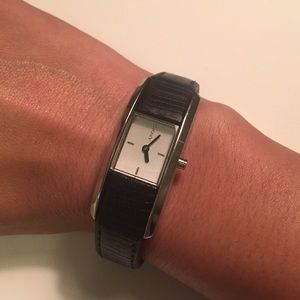 DKNY leather strap watch ⌚️