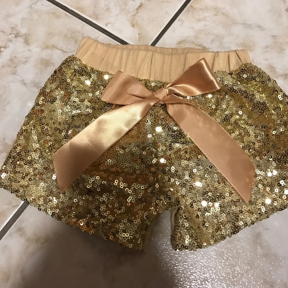 SOLD❗️❗️❗️Gold Sequin Shorts