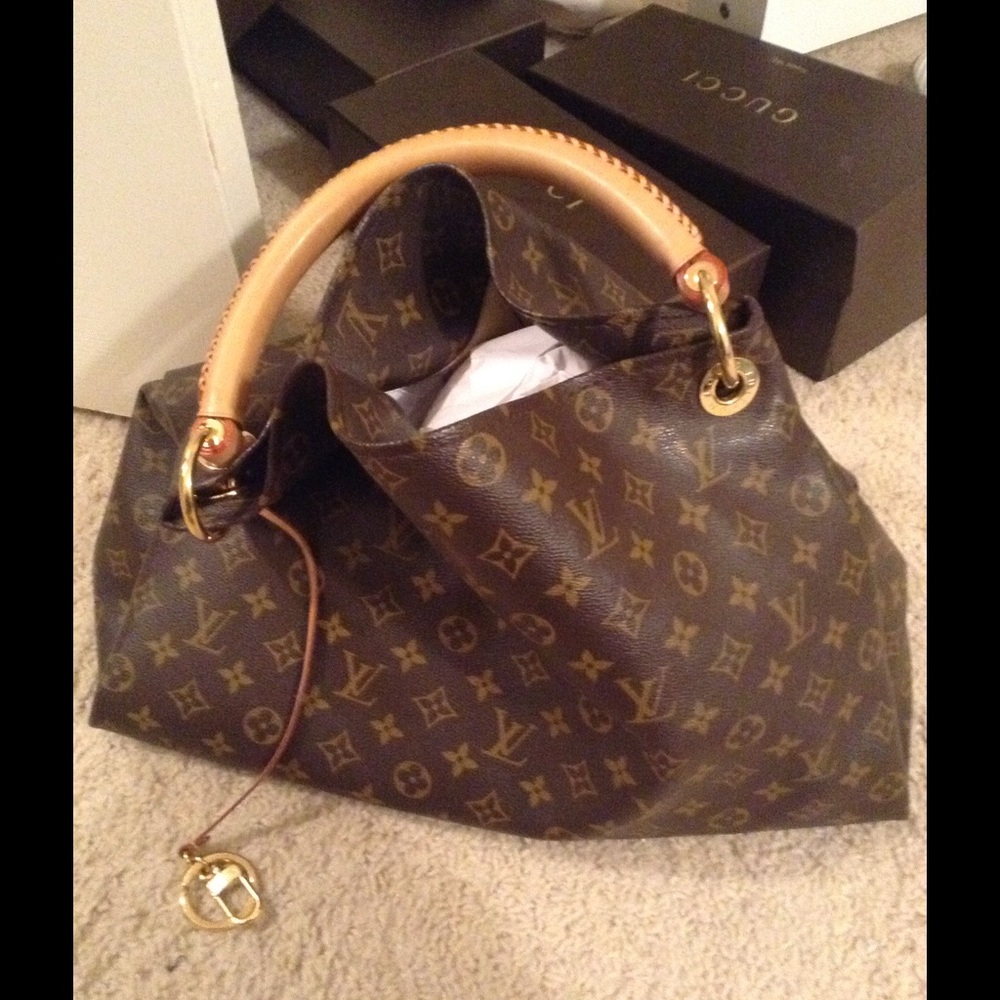 Louis Vuitton Artsy like new, used twice