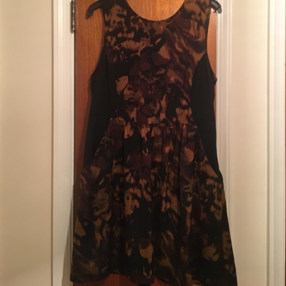 Patterned fit and flat dress with low back