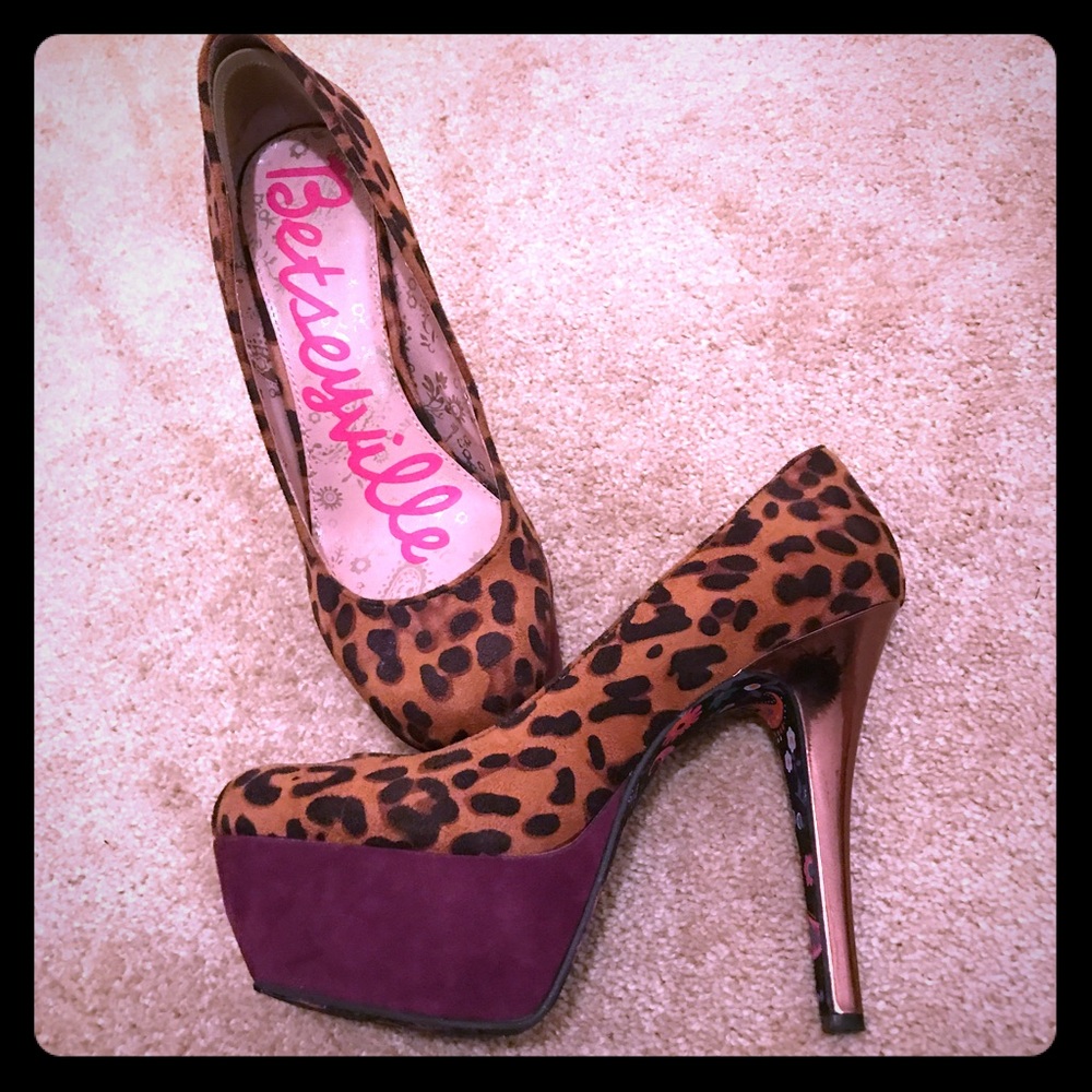 Betsyville Leopard Print Platforms w/copper heel