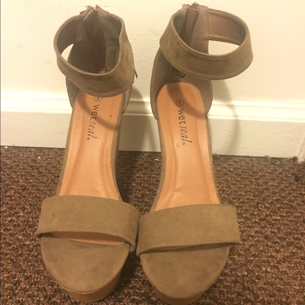 Taupe wedges