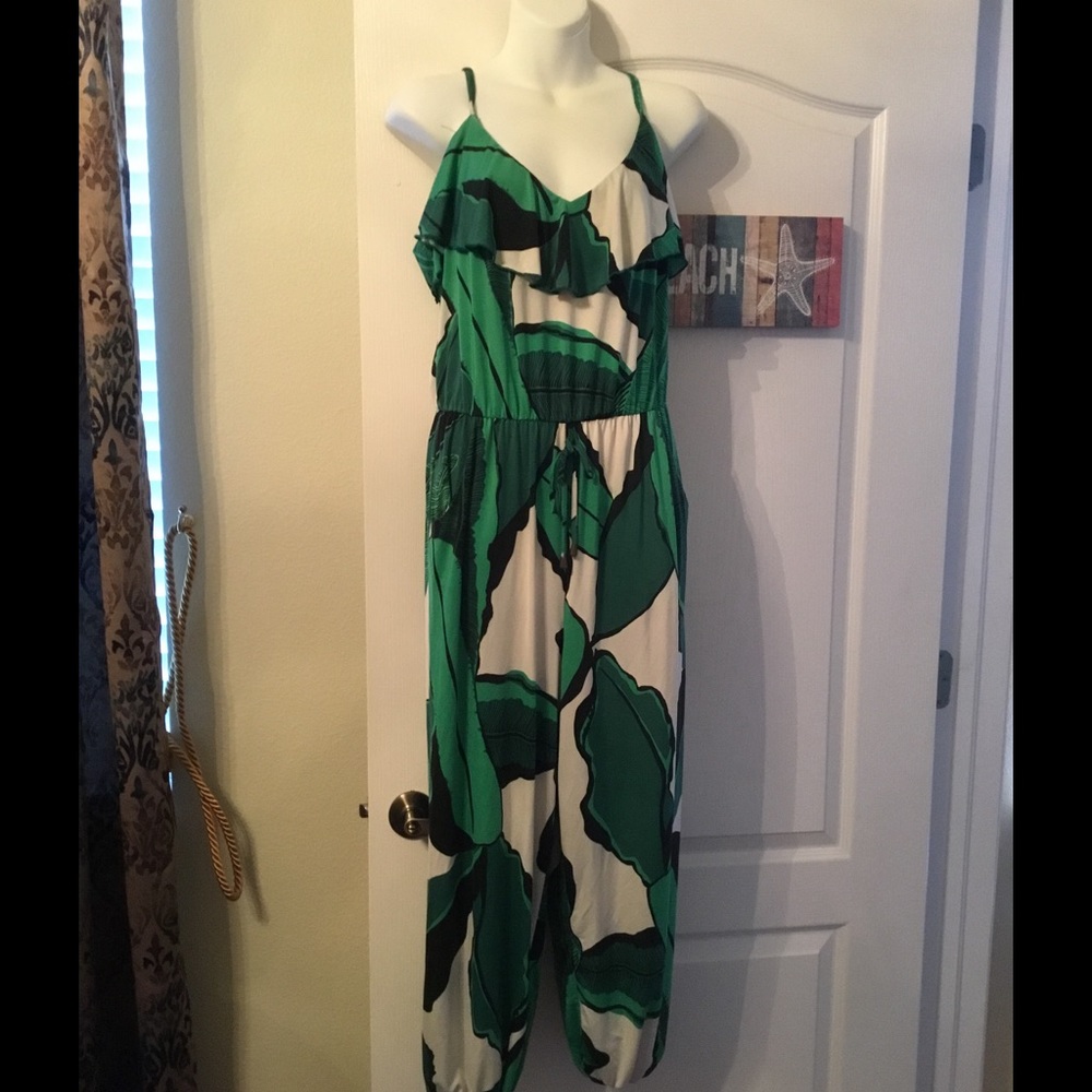 Lovely tropical theme one piece pants set.