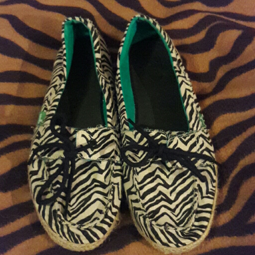 Sanuk canvas zebra print slip ones-  sz 11
