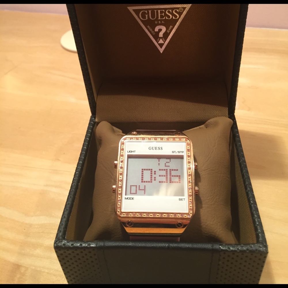Pink Guess Digital Watch ⌚️ 😍🛍
