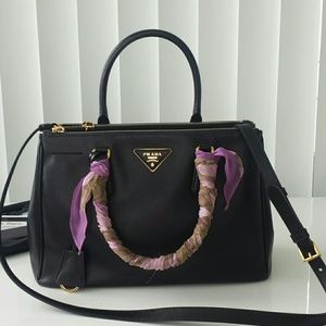 Prada Saffiano Lux Tote Bag (BN1801)