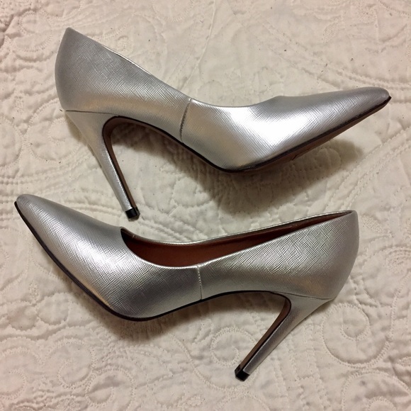 Christian Siriano Shoes - NWT Christian Siriano High Heel Pumps 👠 SZ 6