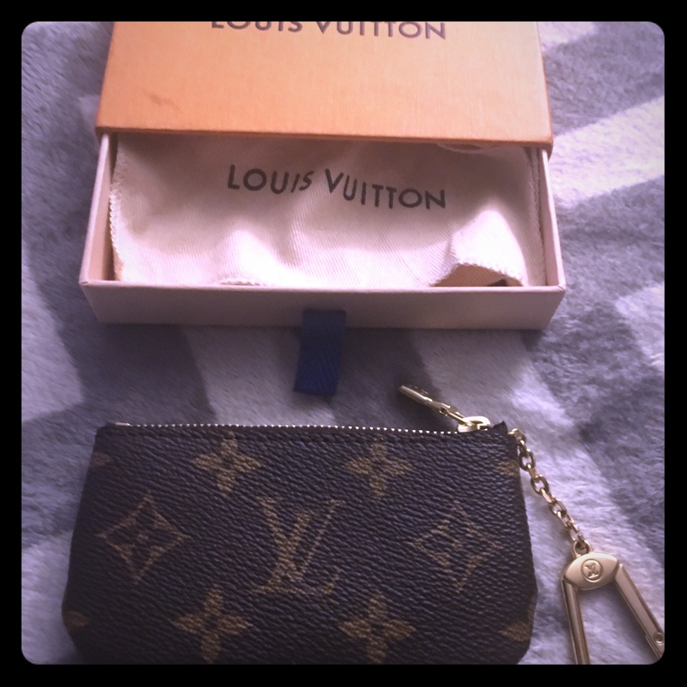 Authentic Louis Vuitton Cles