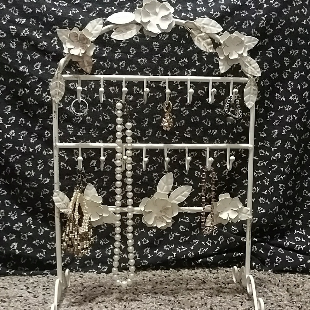 Floral jewelry stand