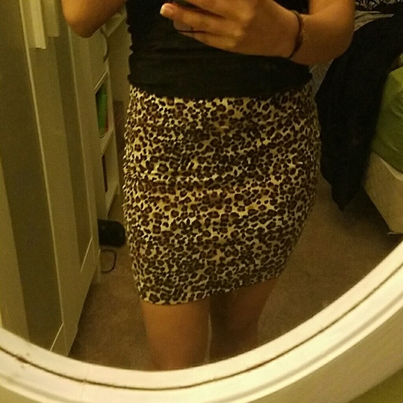 Cheetah/Leopard print skirt - Picture 1 of 3