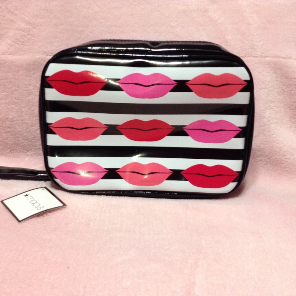 ❤️GIFTED ❤️ Makeup Bag 💄💋😍