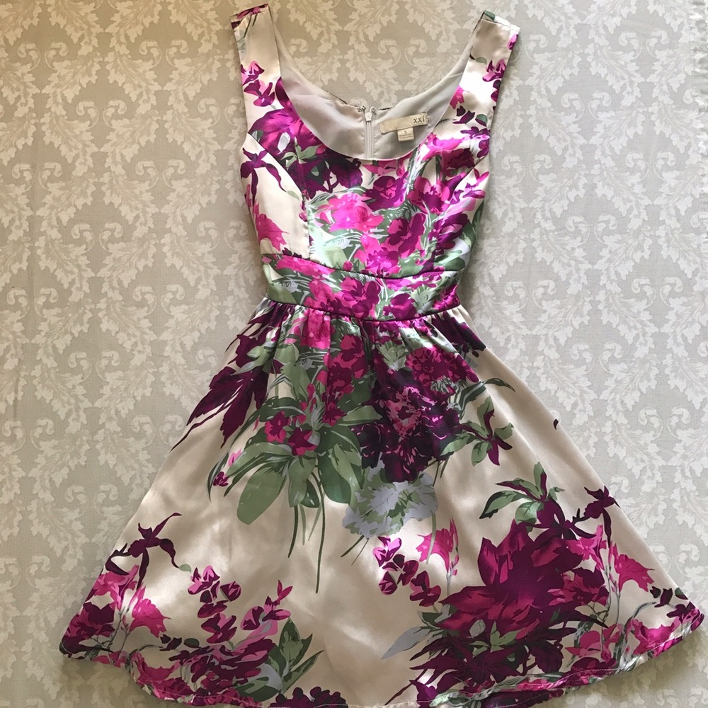 🚨 MOVING SALE! Floral Fit & Flare.