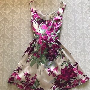 🚨 MOVING SALE! Floral Fit & Flare.