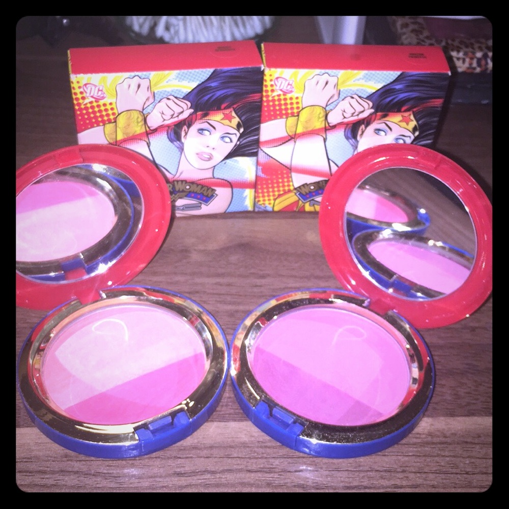 ***MAC limited edition Wonder Woman blushes***